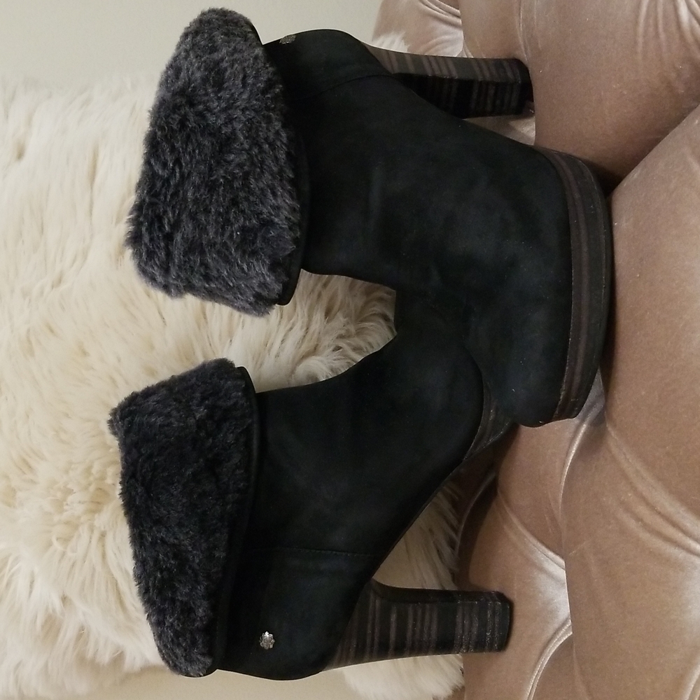 UGG BOOTIES 8.5